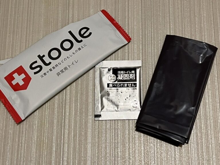 個包装を開けた中身。凝固剤と袋