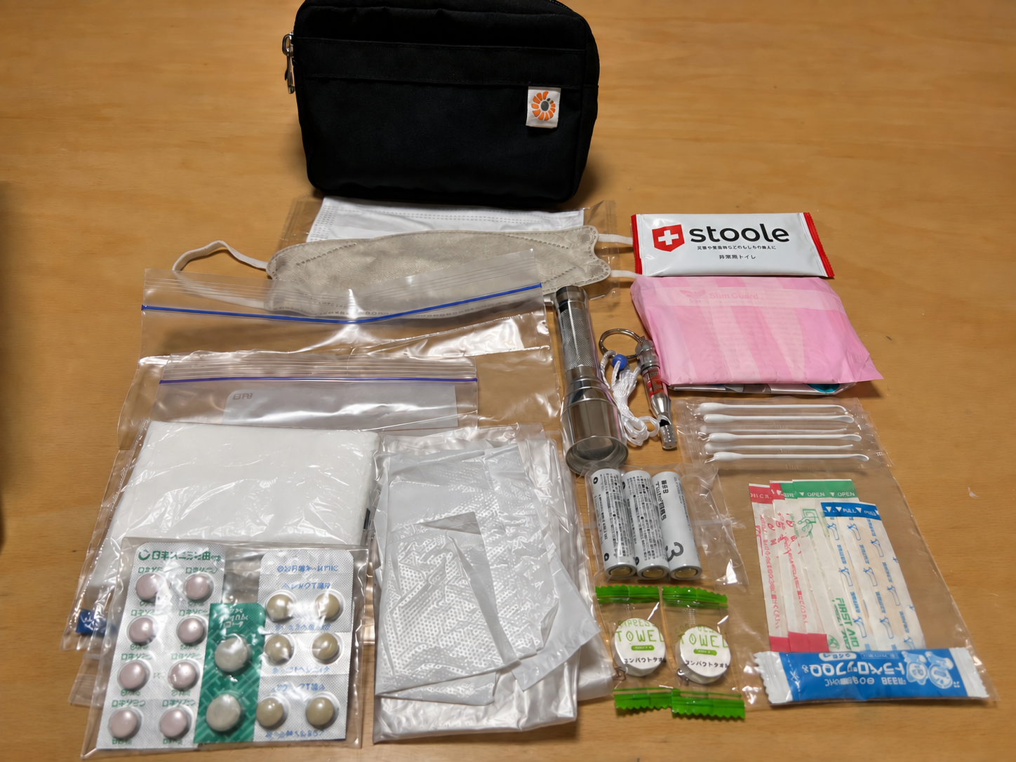stooleの非常用トイレを含む持ち歩き用防災ポーチの中身
